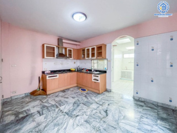 *****ทาวน์โฮม 3 ชั้นมือสอง  ม.เอกรินทร์ คลาสสิคโฮม บ้านสวย พร้อมอยู่ หลังมุม บนเนื้อที่ 33.90 ตร.ว. ฟังก์ชัน 3 ห้องนอน 3 ห้องน้ำ 2 ที่จอดรถ รายล้อมไปด้วยสิ่งอำนวยความสะดวกมากมาย ใกล้เดอะมอลล์ บางแค และรถไฟฟ้า "สถานีเพชรเกษม48" คุ้ม และราคาถูกจนต้องจองด่วน